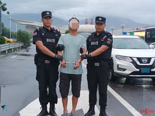 民警羽绒服护手铐，职责与人性化的和谐展现