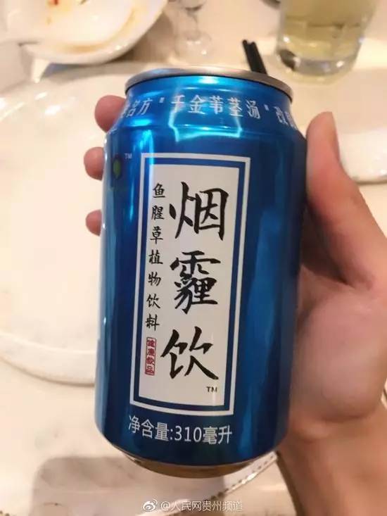 董宇辉白花蛇草水体验，意外饮品引发的失控表情